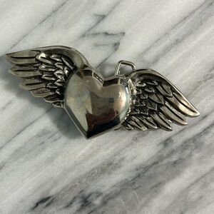 Heart with wings belt buckle